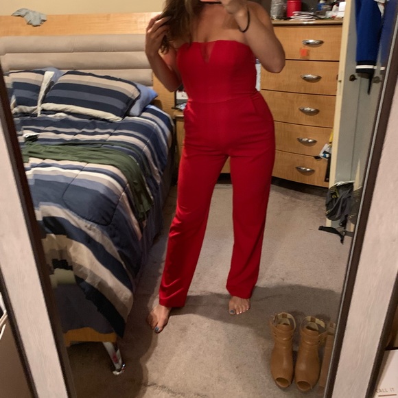 NWT RED STRAPLESS JUMPSUIT SZ 7 or Medium - Picture 2 of 4